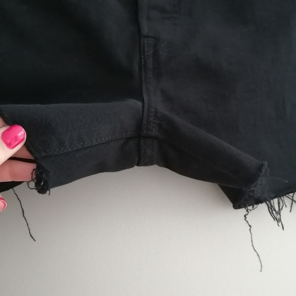 Levi's Wedgie Straight Premium Cut Off Denim Jean Shorts in Black Sprout 24 - Picture 5 of 14